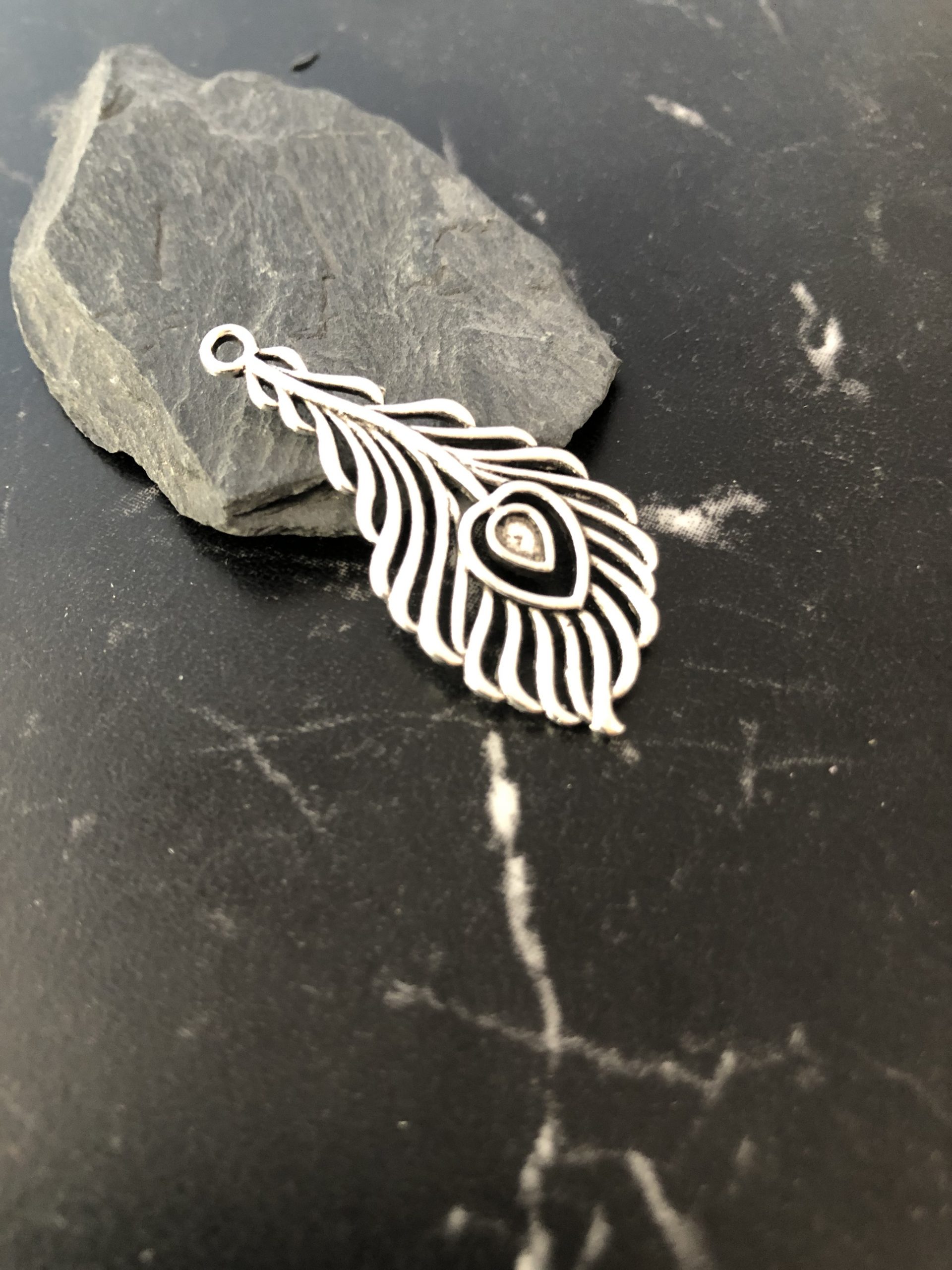 1 pendentifs breloque plume ref 476